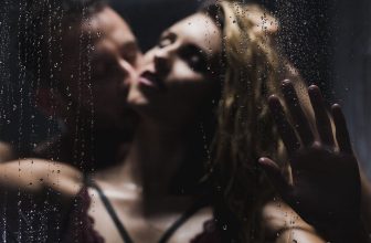 Sex unter der Dusche? Auch in den Swingerclubs im Saarland möglich. Foto: bialasiewicz via Envato