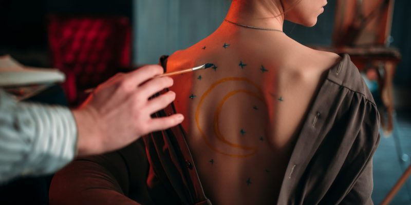Schoko Bodypainting als erotischer Trend